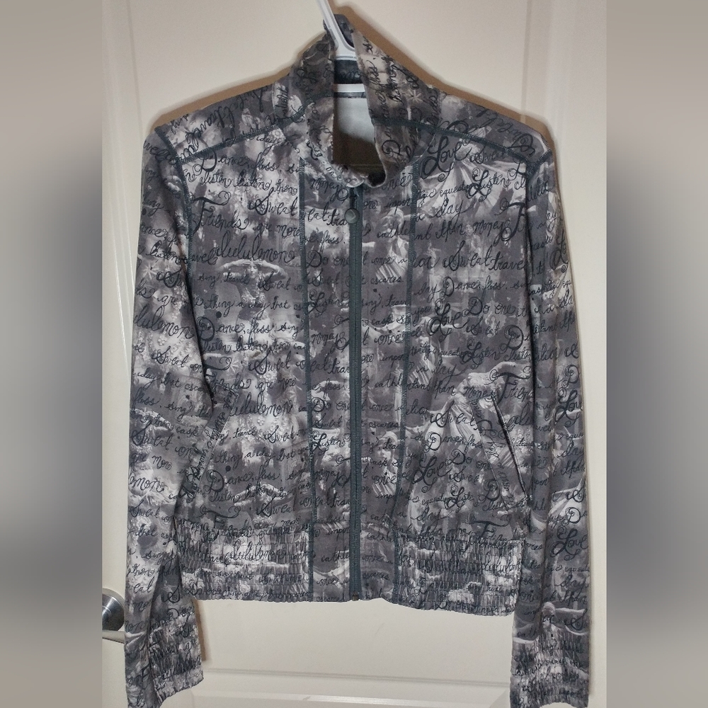 NWOT Lululemon zip up jacket.